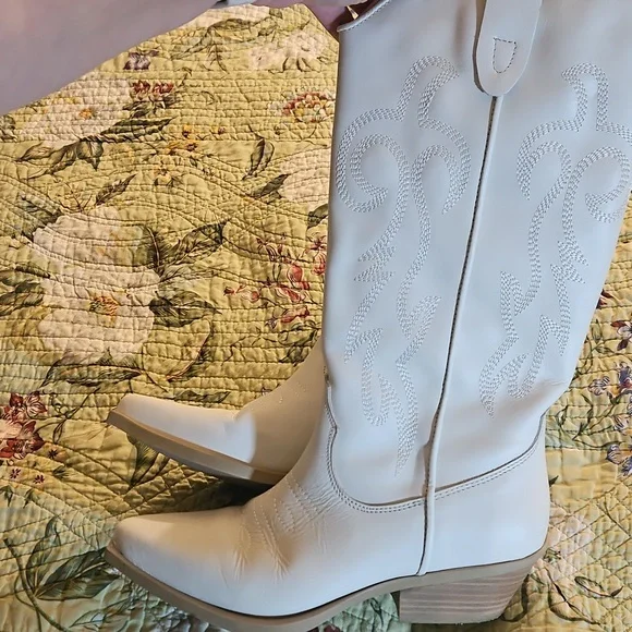 Steve Madden White Windie Boots Size 9.5M - Picture 3 of 12